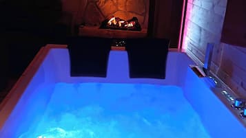 Indoor spa tub