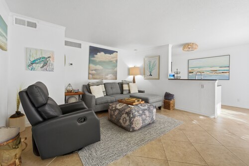 NEW! Private Cozy Escape, Walk to Beach, Comm Pool