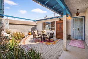 Outdoor dining - Stylish Pool Oasis | Fire Pit + Frisbee Golf (La Quinta)