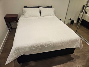 Iron/ironing board, Internet, bed sheets - Apartment in Windsor (MELBOURNE)
