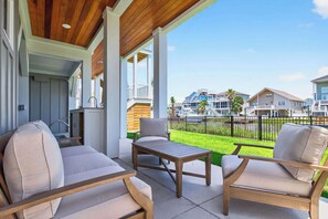 Terrace/patio - Fairways & Waves | Ocean Isle Beach, NC (Ocean Isle Beach)