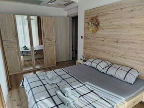 3 bedrooms - Luxury 19th Floor Condo With Pool, Gym & City View (Skopje)