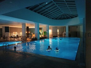 Appartement, 2 chambres, accessible aux personnes à mobilité réduite, vue ville | Piscine | Piscine couverte