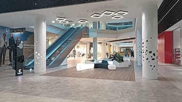 Apartment, 2 Bedrooms, Accessible, City View | Lobby