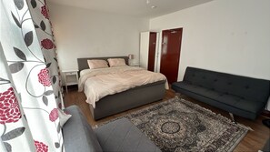 4 Schlafzimmer, Bügeleisen/Bügelbrett, WLAN, Bettwäsche