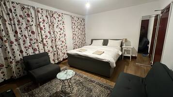 4 bedrooms, iron/ironing board, WiFi, bed sheets