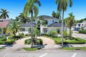 Front of property - 6BR Hollywood Lakes Home with Pool & Spa (Hollywood)