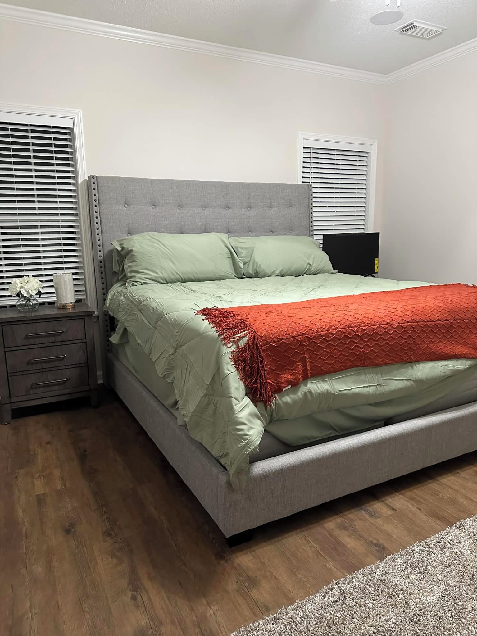 3 chambres, fer et planche à repasser, Wi-Fi, draps fournis