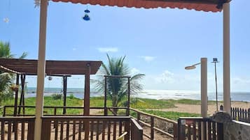 Na praia, espreguiçadeiras