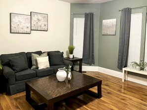 Apartment | 1 bedroom - Downtown 1BR Stay Walk to Cafes Parks (Indianapolis)