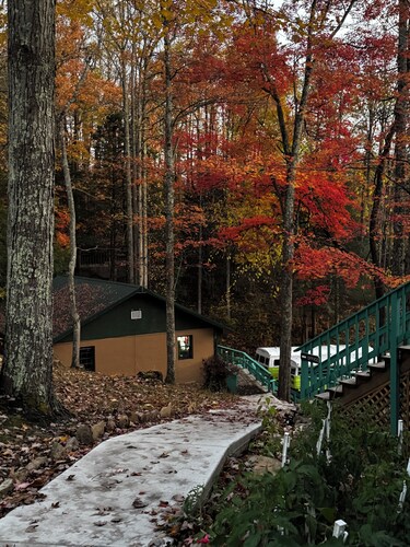 Breeze Hill Best Sunsets in the New River Gorge close to all activities and eats