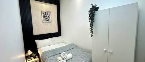 Chambre Double Ăconomique, balcon, vue ville | Bureau, espace de travail pour ordinateur portable