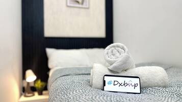 Kamar Double Ekonomi, balkon, pemandangan kota | Meja kerja, ruang kerja ramah laptop, dan setrika/meja setrika