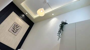 Kamar Double Ekonomi, balkon, pemandangan kota | Meja kerja, ruang kerja ramah laptop, dan setrika/meja setrika