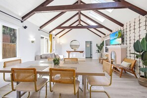Dining - Bel Air Very Private and Comfy Home with Jacuzzi (Los Angeles)