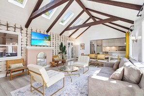Living area - Bel Air Very Private and Comfy Home with Jacuzzi (Los Angeles)