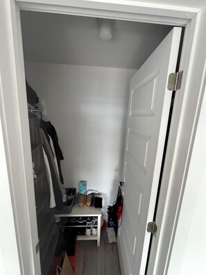 Interior - Spacious Downtown 1 bedroom condo with Gym, Walk to Old Port (Montréal)