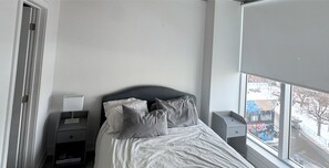1 bedroom, Internet - Spacious Downtown 1 bedroom condo with Gym, Walk to Old Port (Montr éal)