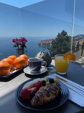 Outdoor dining - Apartments Fortes Fortuna - Superior Two Bedroom Apartment With Terrace and Sea View (Dubrovnik)
