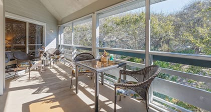 Spacious 2‑Story Veranda w/ Balcony, Walk to Beach, Pools & Tennis