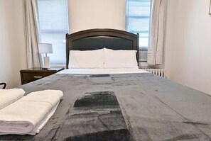 Schreibtisch, Bügeleisen/Bügelbrett, WLAN, Bettwäsche