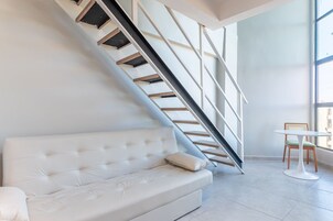 Basic Apartment | Living area