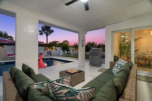 Terrace/patio - Pink Palm Sarasota! Heated Pool, Mini Golf & Games (Sarasota)