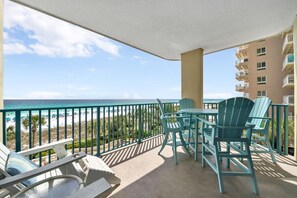 Outdoor dining - Jade East 350•Remodeled•Beachfront•Heated Pool/Spa•Beach Gear•Fitness Center (Destin)
