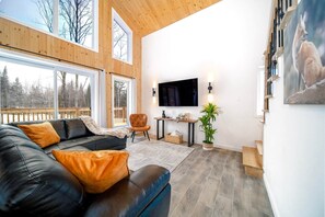 Smart-TV, Tischfußball, Tischtennisplatte