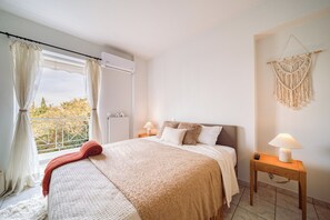 3 bedrooms, iron/ironing board, WiFi, bed sheets - Spacious 3-Bedroom Athens Retreat • Park View • Balcony (Athina)