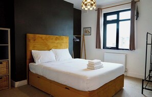 Iron/ironing board, Internet, bed sheets - Bright 1BDR Flat in the Heart of Camberwell (Greater London)