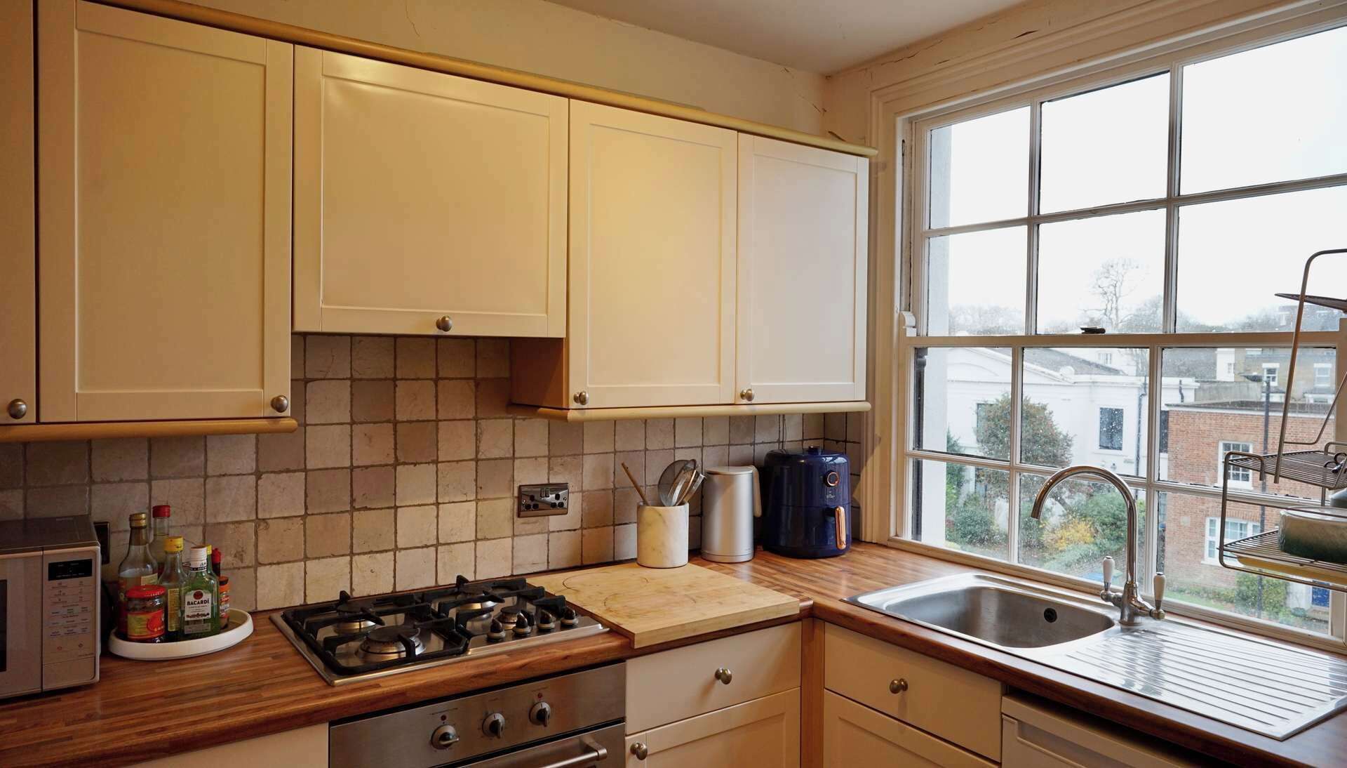 Fridge, oven, stovetop, cookware/dishes/utensils