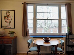 Dining - Bright 1BDR Flat in the Heart of Camberwell (Greater London)