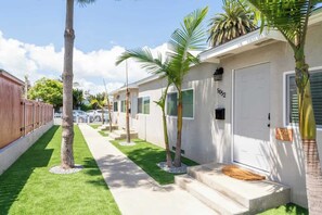 Property grounds - Modern Boho Apt | Walk to Beach | Private Patio (San Diego)