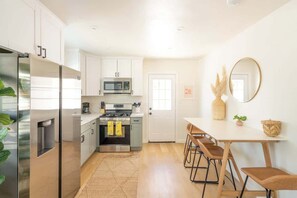 Coffee/tea maker, fridge, microwave, oven - Picture Perfect Apt | Walk to Beach/Cafes | Patio (San Diego)