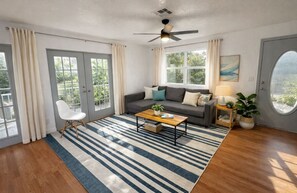 Living area - Cypress Cove (Naples)
