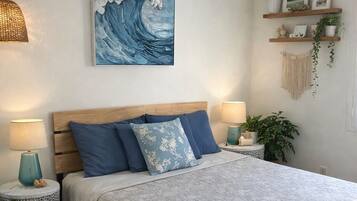 3 bedrooms, iron/ironing board, WiFi, bed sheets