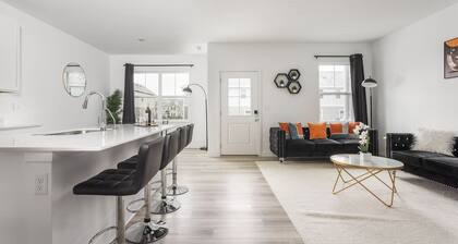 Stylish Westfield Retreat | Near Grand Park