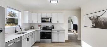 Cozy 2-Bedroom Waterfront Cottage w/ AC & Sound Views