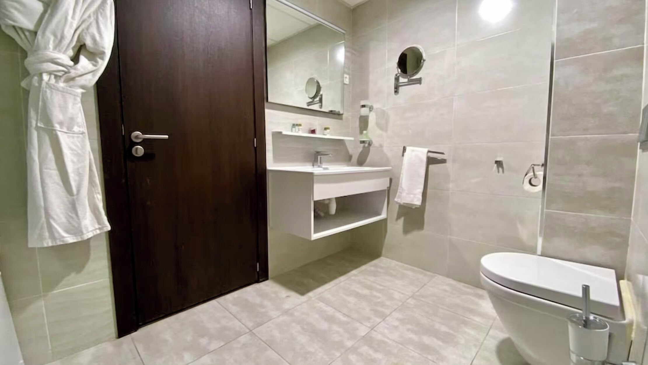 Standard Double or Twin Room | Bathroom | Shower, free toiletries, towels, soap