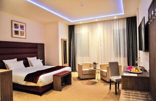 Standard Double or Twin Room | In-room safe, desk, laptop workspace, blackout drapes