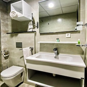 Standard Double or Twin Room | Bathroom | Shower, free toiletries, towels, soap - Beaux Art Hotel - Downtown (Algiers)