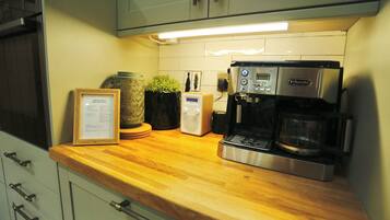 Dishwasher, cookware/dishes/utensils