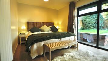 4 bedrooms, individually decorated, individually furnished, free WiFi