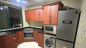 Fridge, microwave, oven, stovetop - Beautiful Partition Room in Tecom (Dubai)
