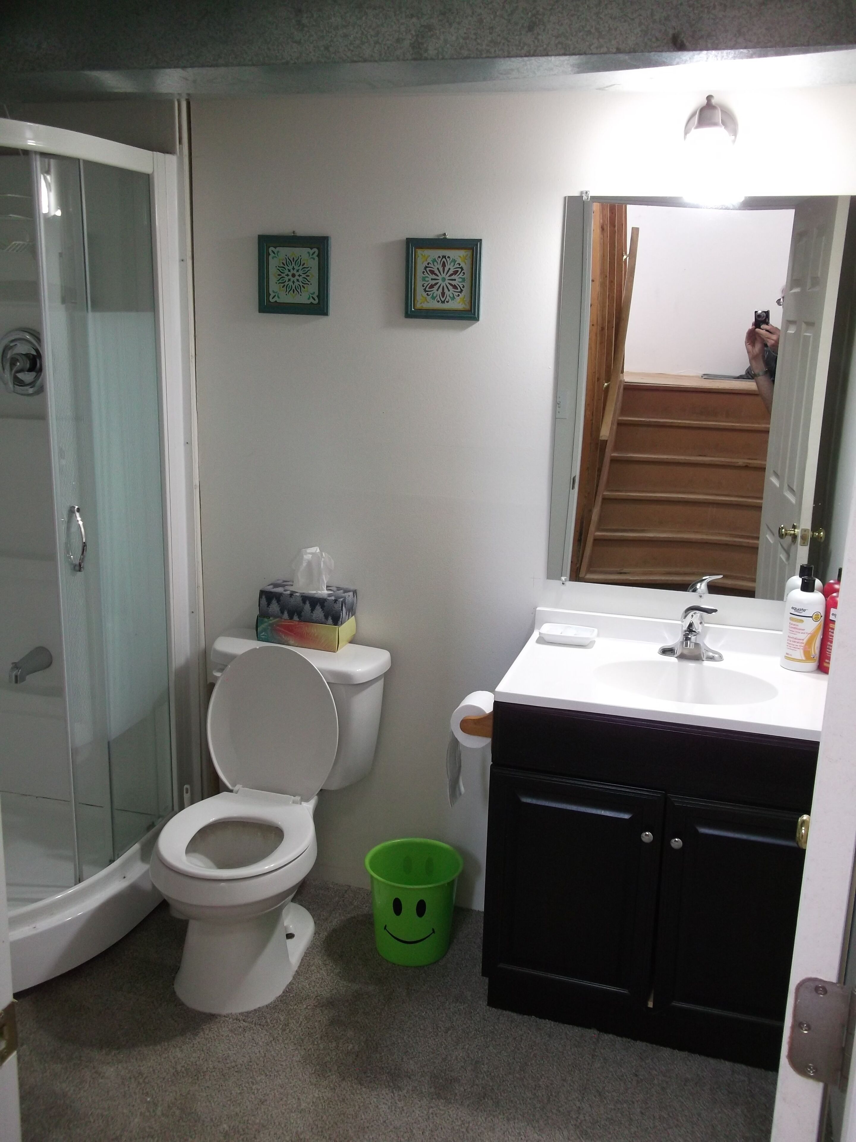 Douche, serviettes fournies, savon, papier toilette