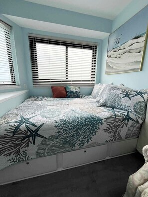 Iron/ironing board, WiFi, bed sheets - Bubbles Up! Cozy condo in a perfect oceanfront location with amazing amenities (Myrtle Beach)