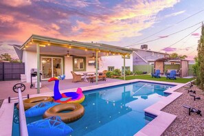 A heated pool - Rose Haven - Old Town, Heated Pool, Spa, Game Room (Scottsdale)
