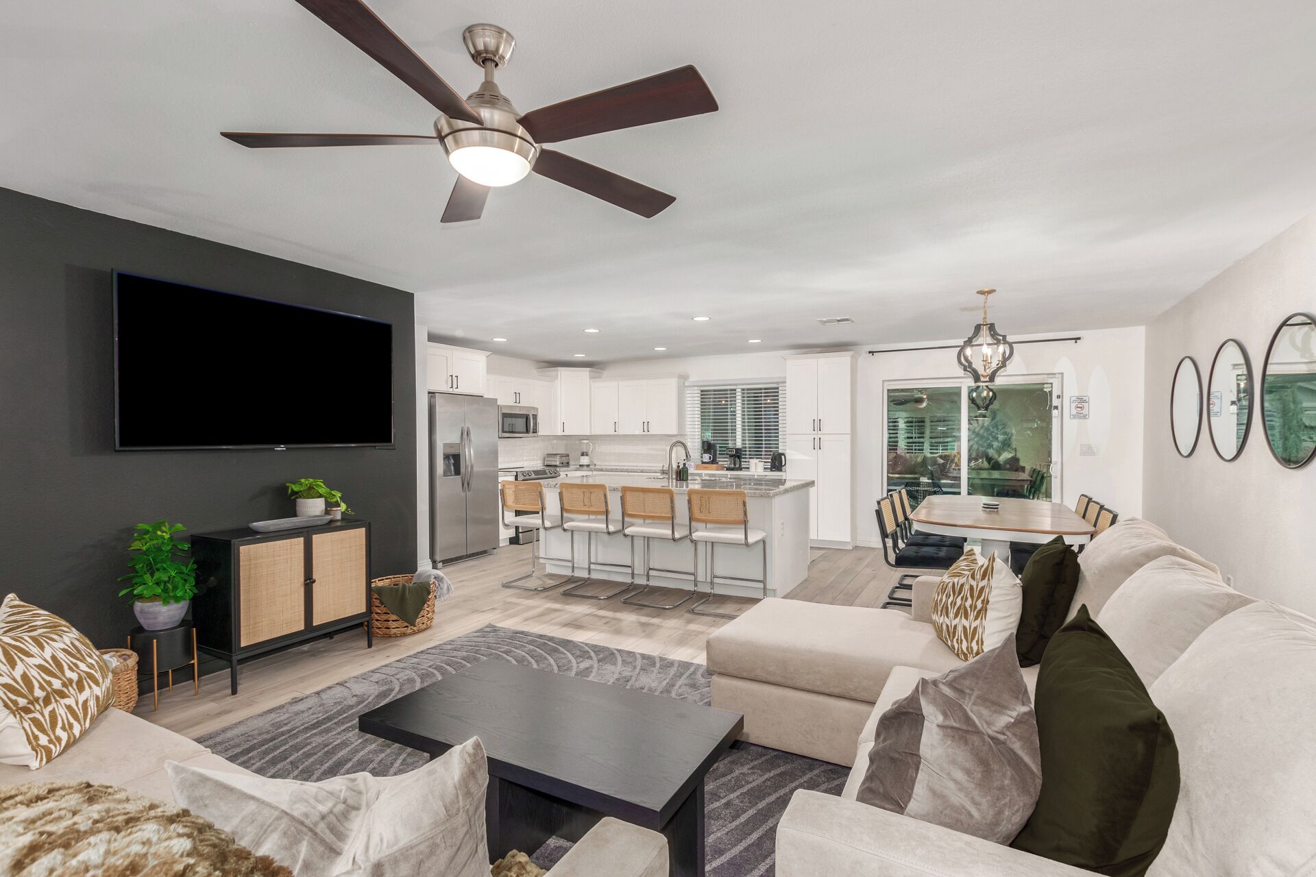 Smart-TV, bordtennis og bøker