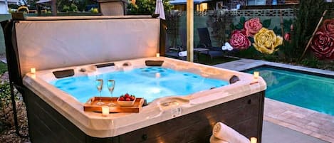 Outdoor spa tub